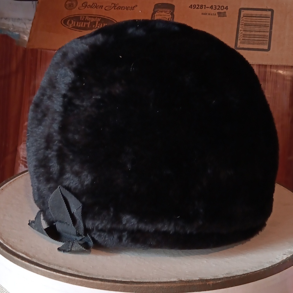 Vintage ladies black fur hat made in Italy - Picture 1 of 5